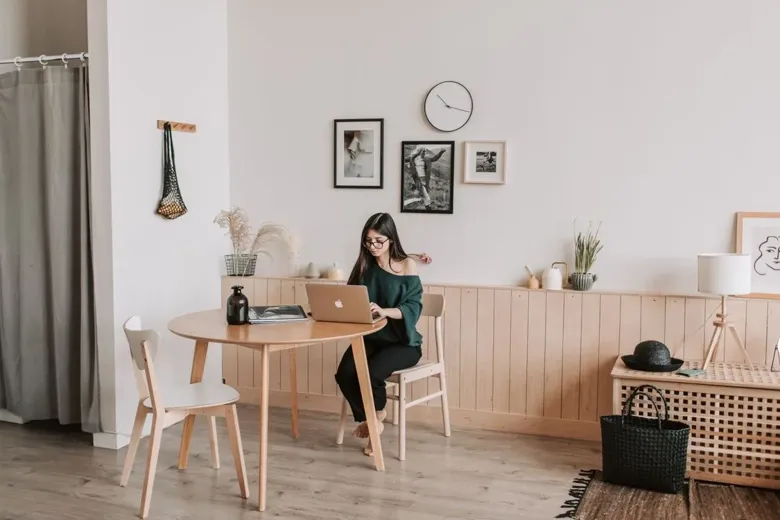 Freelance vs agence web au Mans : la différence