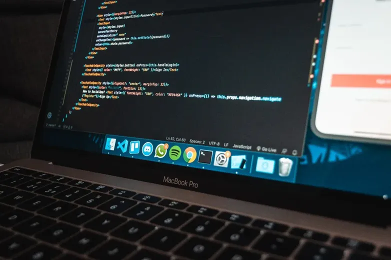 WordPress ou sur-mesure : que choisir en 2026 ?
